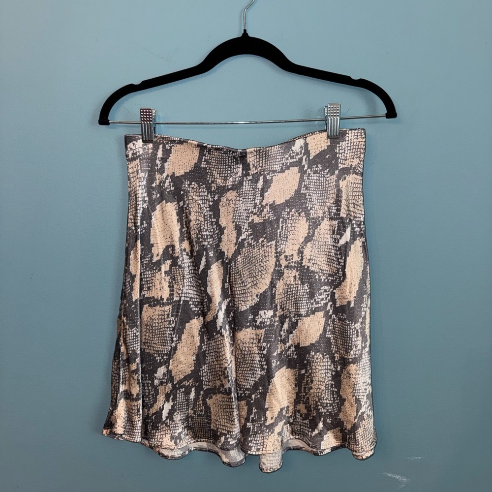 H&M Gray and Cream Snake Print Mini Skirt